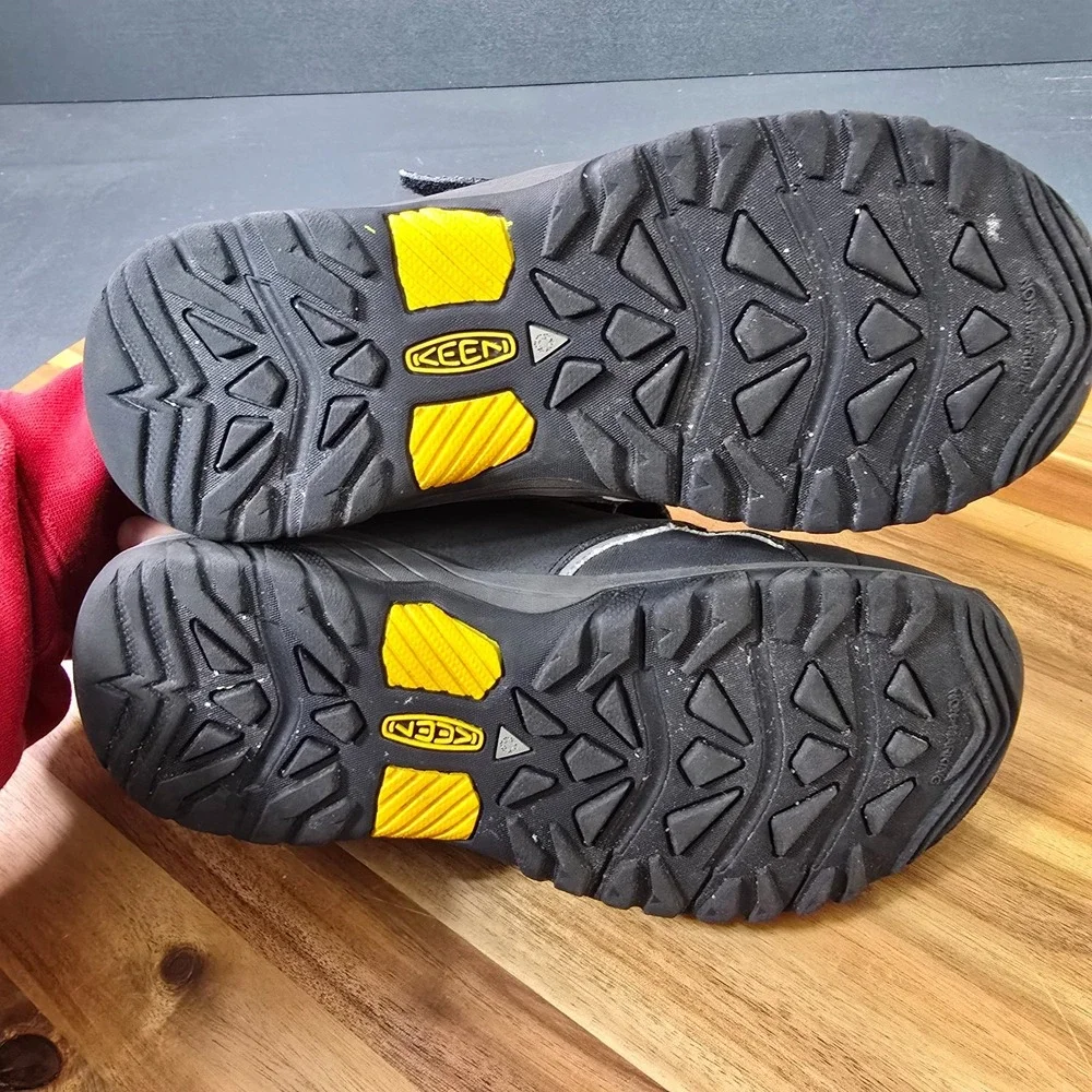 Keen Kootenay III Waterproof Snow Boots BIg Kids Youth Size US 4.5 Gray Outdoors
